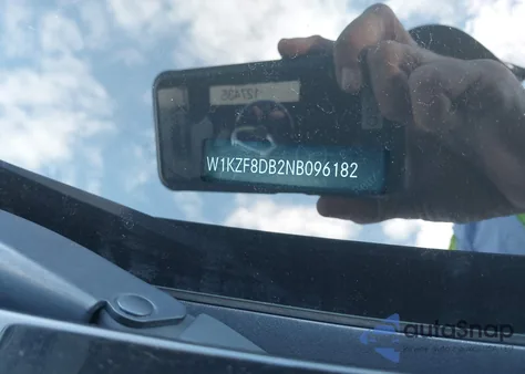 2022 Mercedes-Benz E 350 z USA, uszkodzony, nr VIN W1KZF8DB2NB096182